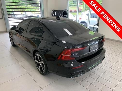2024 Volvo S60 B5 Core Dark Theme