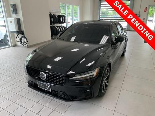 2024 Volvo S60 B5 Core Dark Theme