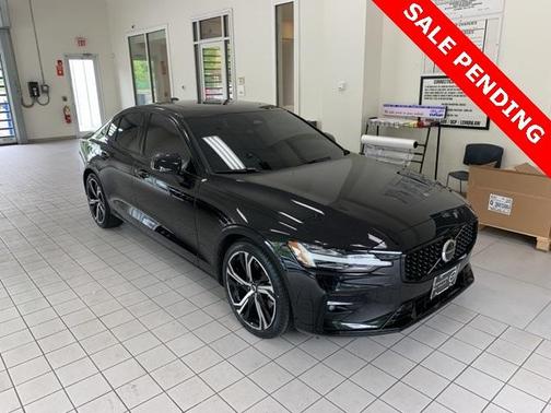 2024 Volvo S60 B5 Core Dark Theme