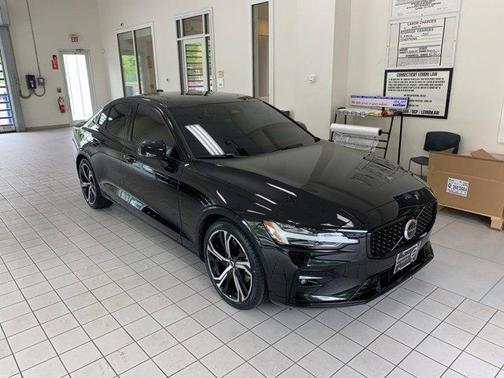 2024 Volvo S60 B5 Core Dark Theme