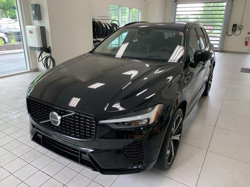2023 Volvo XC60 B5 Ultimate Dark Theme