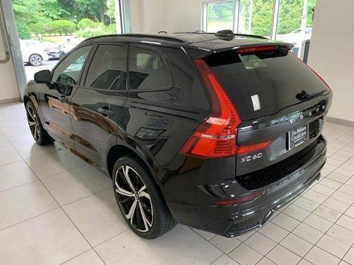 2023 Volvo XC60 B5 Ultimate Dark Theme