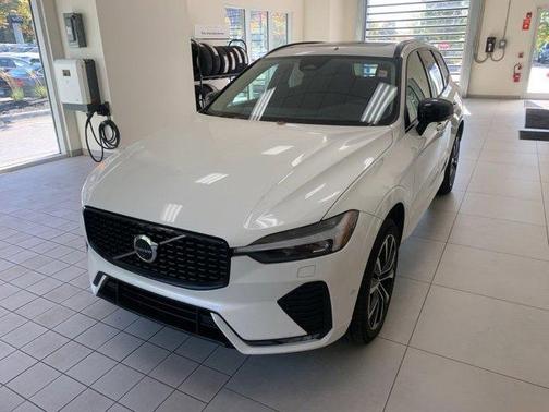 2025 Volvo XC60 B5 Plus