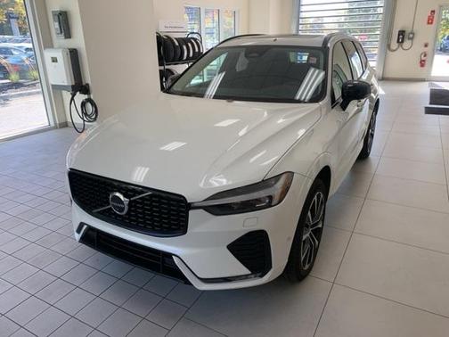 2025 Volvo XC60 B5 Plus