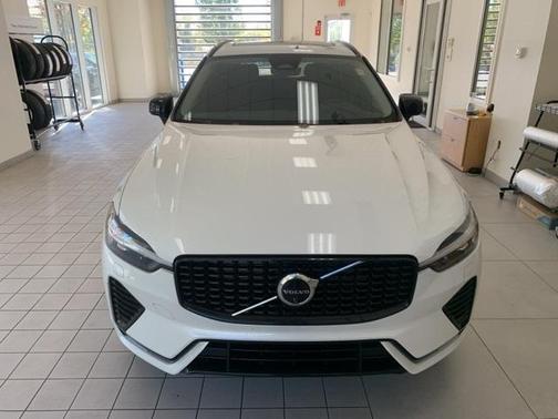 2025 Volvo XC60 B5 Plus