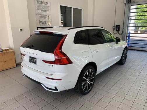 2025 Volvo XC60 B5 Plus