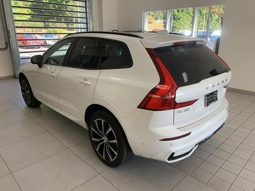 2025 Volvo XC60 B5 Plus