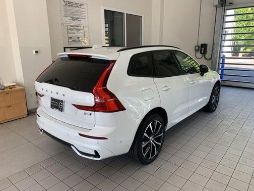 2025 Volvo XC60 B5 Plus