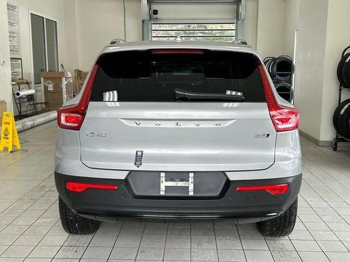 2024 Volvo XC40 B5 Plus Dark Theme