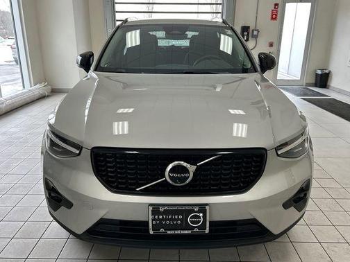 2024 Volvo XC40 B5 Plus Dark Theme
