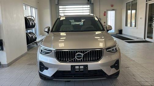2023 Volvo XC40 B5 Plus Bright Theme