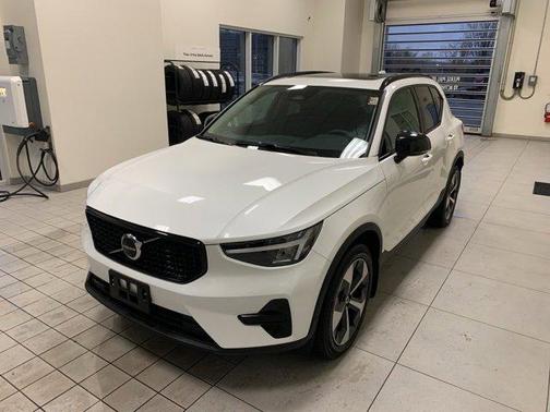 2024 Volvo XC40 B5 Core