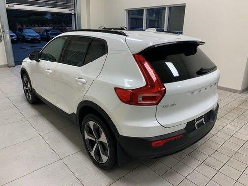 2024 Volvo XC40 B5 Core