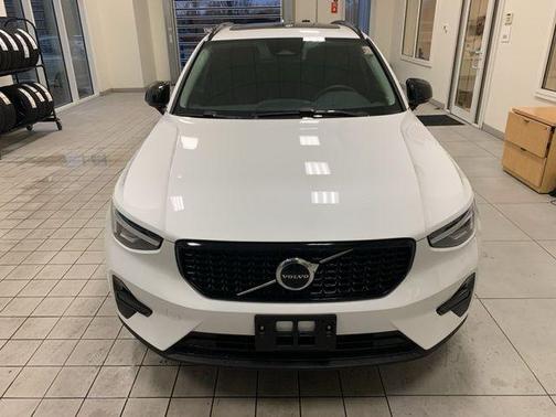 2024 Volvo XC40 B5 Core