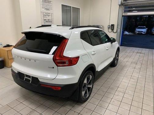 2024 Volvo XC40 B5 Core