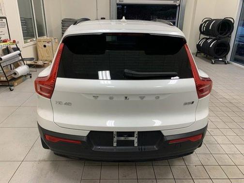 2024 Volvo XC40 B5 Core
