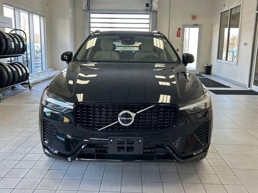 2023 Volvo XC60 B5 Plus Dark Theme