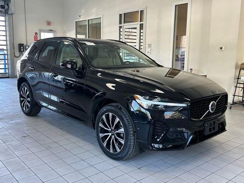 2023 Volvo XC60 B5 Plus Dark Theme