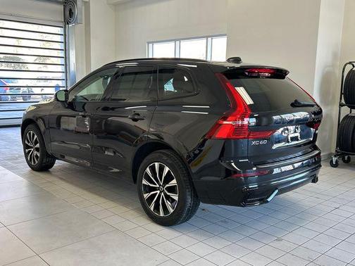2023 Volvo XC60 B5 Plus Dark Theme
