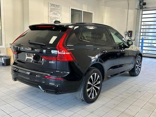 2023 Volvo XC60 B5 Plus Dark Theme