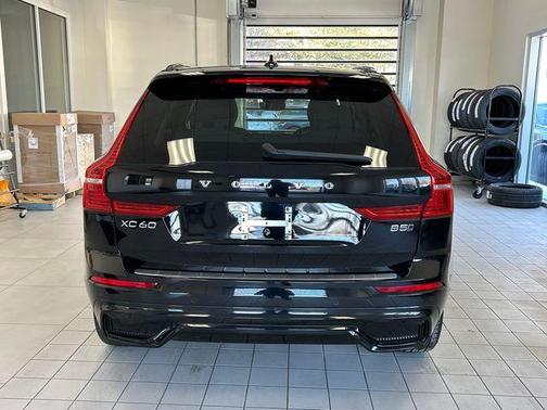 2023 Volvo XC60 B5 Plus Dark Theme