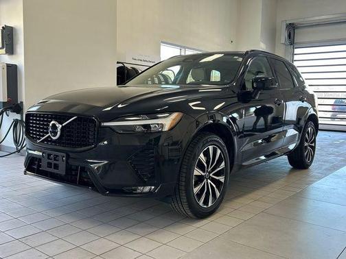 2023 Volvo XC60 B5 Plus Dark Theme