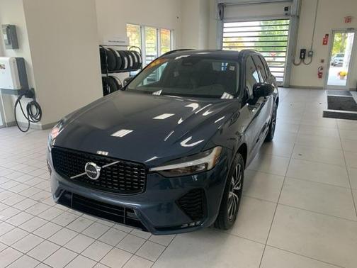 2025 Volvo XC60 B5 Plus