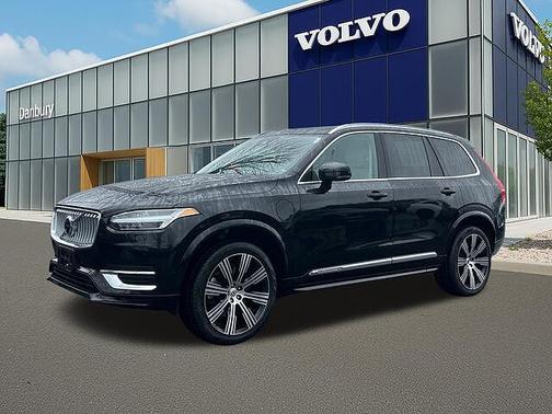 Onyx Black 2023 Volvo XC90 Plus