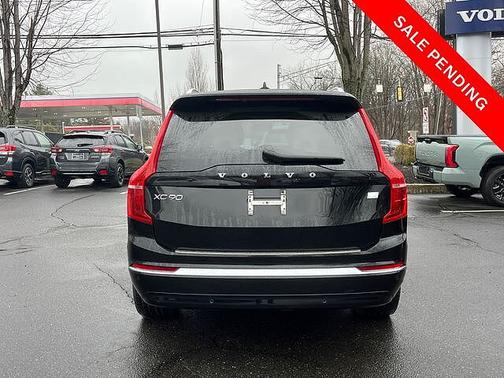 Onyx Black 2023 Volvo XC90 Plus