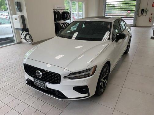 2025 Volvo S60 B5 Core