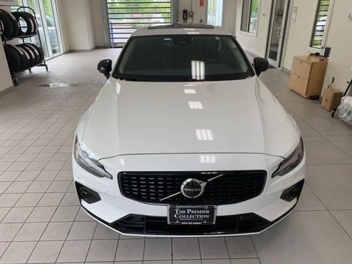 2025 Volvo S60 B5 Core