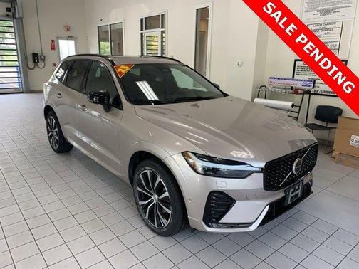 2023 Volvo XC60 B5 Plus Dark Theme