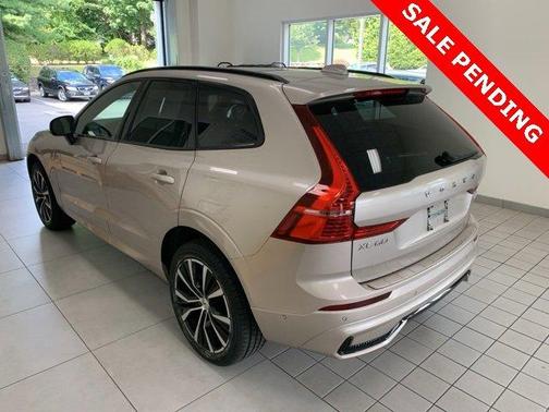 2023 Volvo XC60 B5 Plus Dark Theme