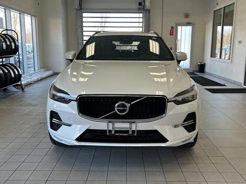 2022 Volvo XC60 B5 Momentum