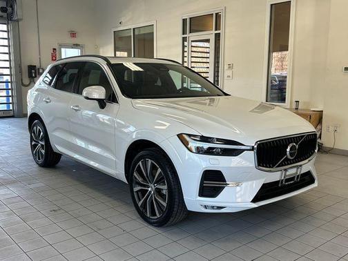 2022 Volvo XC60 B5 Momentum