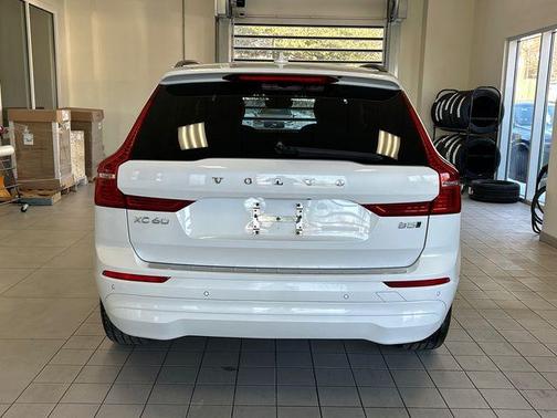 2022 Volvo XC60 B5 Momentum