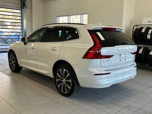 2022 Volvo XC60 B5 Momentum