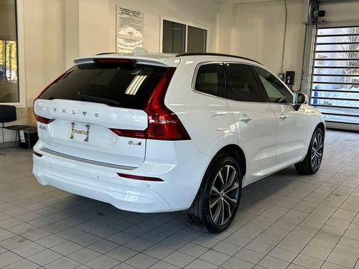 2022 Volvo XC60 B5 Momentum