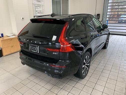 2025 Volvo XC60 Core