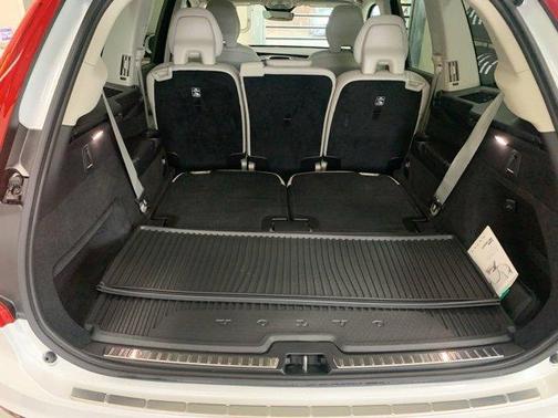 2025 Volvo XC90 Plug-In Hybrid T8 Core 7-Seater