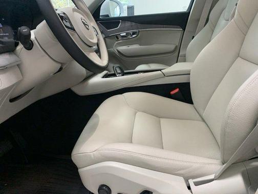 2025 Volvo XC90 Plug-In Hybrid T8 Core 7-Seater