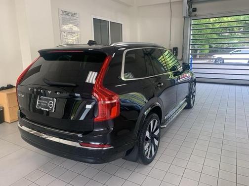 2023 Volvo XC90 Recharge Plug-In Hybrid T8 Ultimate Bright Theme 7-Seater
