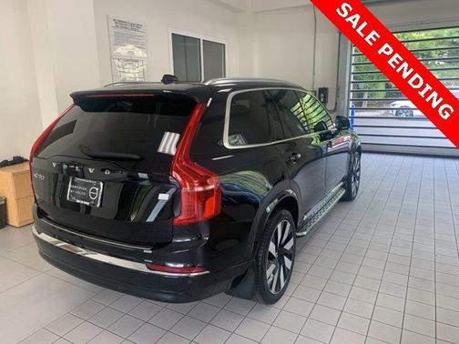 2023 Volvo XC90 Recharge Plug-In Hybrid T8 Ultimate Bright Theme 7-Seater