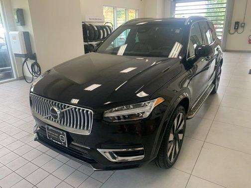 2023 Volvo XC90 Recharge Plug-In Hybrid T8 Ultimate Bright Theme 7-Seater