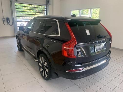 2023 Volvo XC90 Recharge Plug-In Hybrid T8 Ultimate Bright Theme 7-Seater