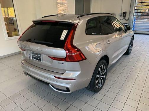 2025 Volvo XC60 B5 Plus