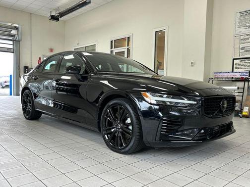 2024 Volvo S60 Recharge Plug-In Hybrid T8 Plus Black Edition