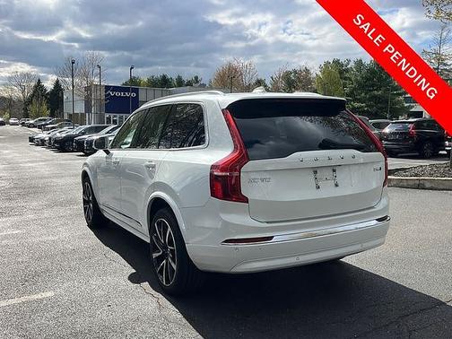 Crystal White 2023 Volvo XC90 Plus
