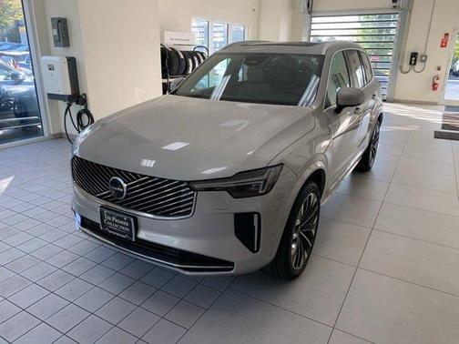 2025 Volvo XC90 B6 Plus 7-Seater