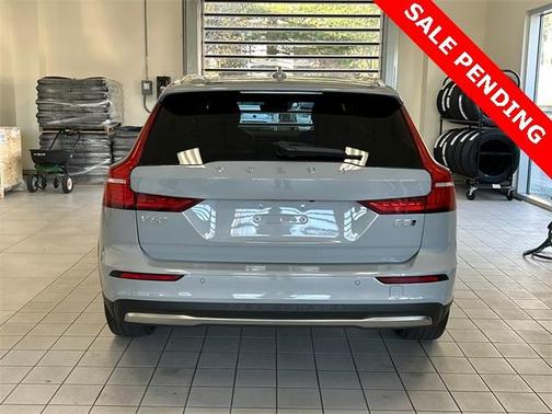 2025 Volvo V60 Cross Country B5 Plus